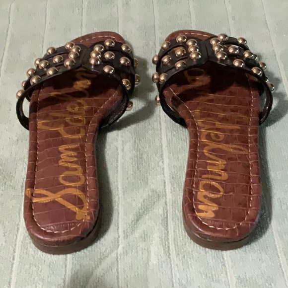 NWOB Sam Edelman Bay 14 Studded Sandals Size 7 Color Black-gold tone studs. - Picture 2 of 5